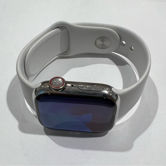 Apple Watch Series 7 GPS + Cellular. 41mm. Silver Stainless Steel Case. - Picture 7 of 12